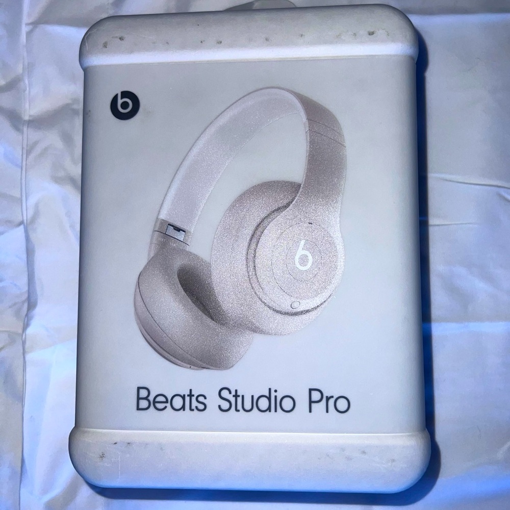Beats Studio Pro NWT Sandstone